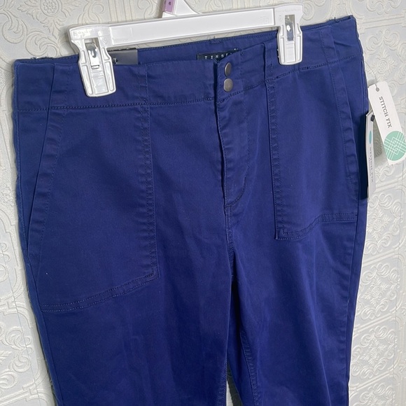 Tinsel Casia Frayed Hem Chino Pant In Navy - Picture 8 of 16